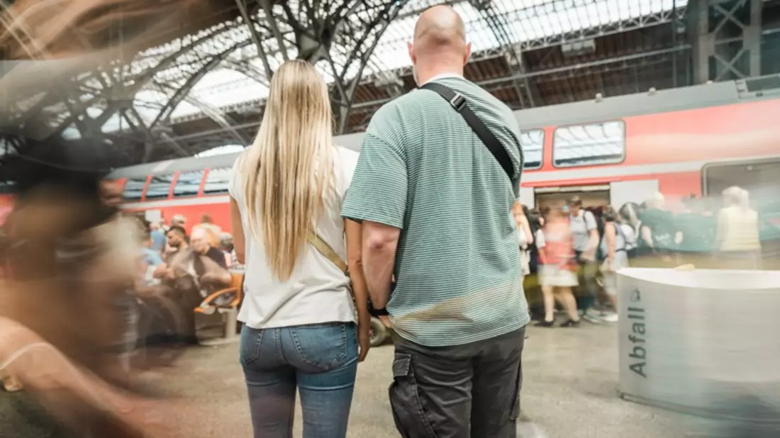 BPOL-HB: Für Sexualstraftäter klickten die Handschellen in Bremen - Bundespolizei nimmt Gesuchten im Hauptbahnhof fest. - Bild: presseportal.de
