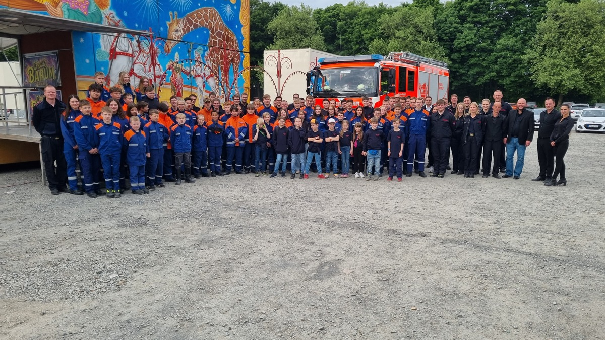 FW-RS: Die Freiwillige Feuerwehr Remscheid zu Gast im Cirkus Barum - Foto: presseportal.de