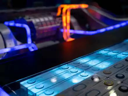 Eine schnellladende Batterie des chinesischen Herstellers CATL auf der Automesse IAA 2023. CATL hat seine Patentanmeldungen in der Batteriechnik stark gesteigert. (Archiv) - Foto: Sven Hoppe/dpa