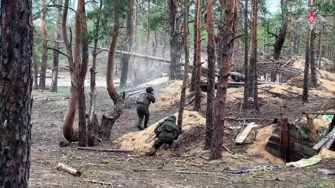 Vor allem im Raum Pokrowsk gibt es viele russische Angriffe. - Bild: Uncredited/Russian Defense Ministry Press Service/AP/dpa