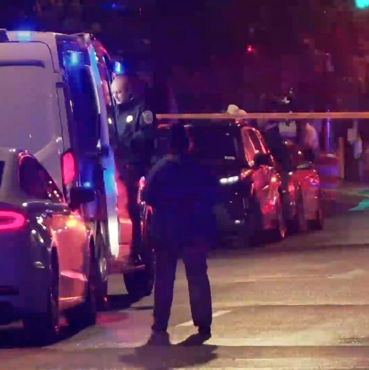 Nach Polizeiangaben skandierte der mutmaßliche Täter nach der Festnahme einen propalästinensischen Slogan. - Foto: Uncredited/WJLA/AP/dpa