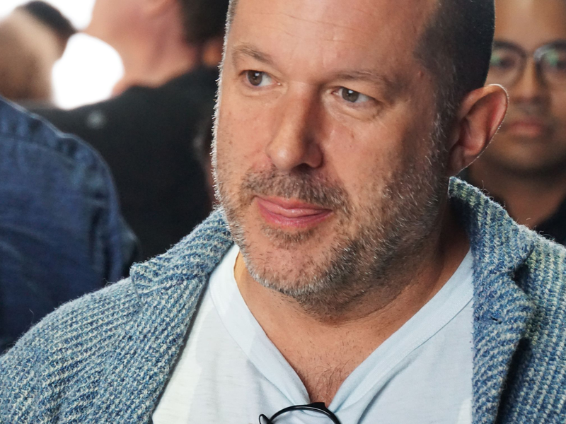 Jony Ive hat die Firma io mitgegründet, nachdem er Apple verlassen hatte. (Archivbild) - Foto: Christoph Dernbach/dpa