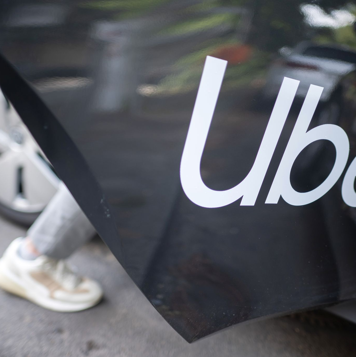 Mietwagenplattform wie Uber und Co. können die Fahrpreise je nach Nachfrage selbst gestalten. (Archivbild) - Foto: Sebastian Gollnow/dpa