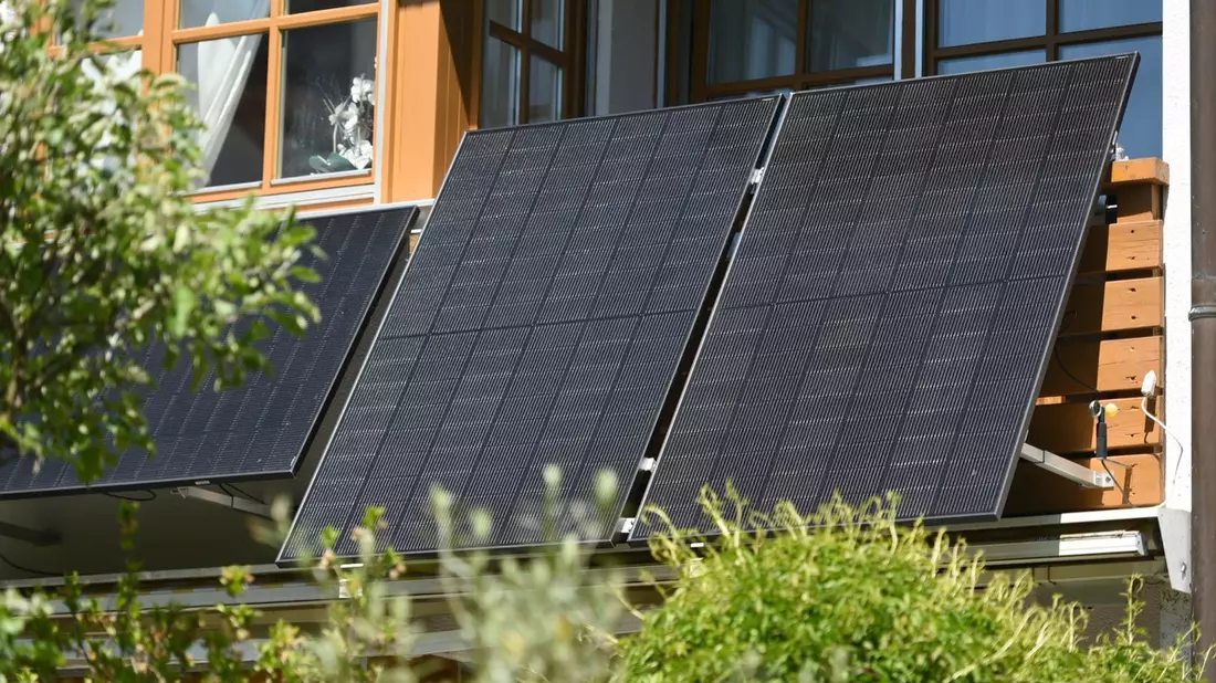 Balkon-Solaranlagen sicher nutzen: Tipps von TÜV SÜD - Bild: presseportal.de