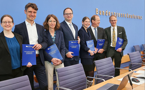 Vorstellung des Gutachtens zur Verfügbarkeit innovativer Arzneimittel am 22.05.2025 - Foto: über dts Nachrichtenagentur