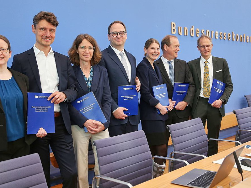 Vorstellung des Gutachtens zur Verfügbarkeit innovativer Arzneimittel am 22.05.2025 - Foto: über dts Nachrichtenagentur
