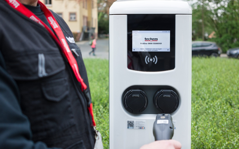 Ausbau der Ladeinfrastruktur für E-Mobilität - Neue E-Ladesäulen auf 300 Liegenschaften des Bundes - Foto: presseportal.de Ausbau der Ladeinfrastruktur für E-Mobilität - Neue E-Ladesäulen auf 300 Liegenschaften des Bundes - Foto: presseportal.de