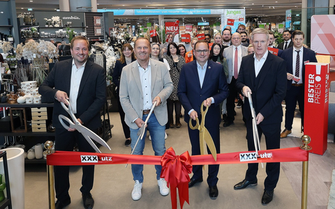 Einrichtungshaus der Extraklasse: Oberbürgermeister Thomas Kufen eröffnet nach dem Komplettumbau den neuen XXXLutz in Essen - Foto: presseportal.de Einrichtungshaus der Extraklasse: Oberbürgermeister Thomas Kufen eröffnet nach dem Komplettumbau den neuen XXXLutz in Essen - Foto: presseportal.de