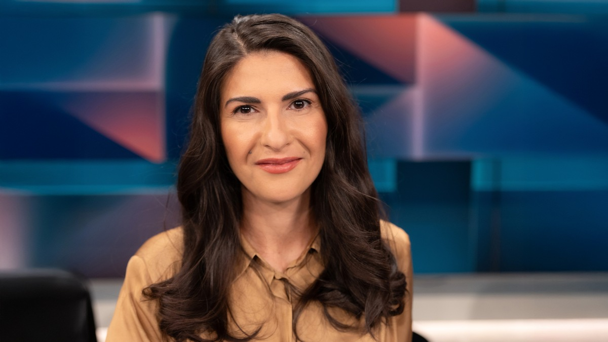 Serap Güler im COSMO-Interview: „Ich denke viel auf Türkisch“ - Foto: presseportal.de