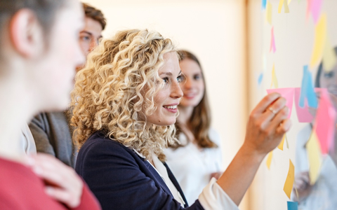 Merck Future Compass: Karriere-Bremse Kind? Gen Z fordert bei Familienplanung Rückendeckung vom Chef! - Foto: presseportal.de Merck Future Compass: Karriere-Bremse Kind? Gen Z fordert bei Familienplanung Rückendeckung vom Chef! - Foto: presseportal.de