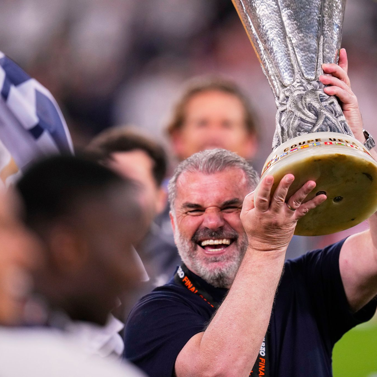 Trainer Ange Postecoglou hatte einen Titel in seiner zweiten Saison versprochen - und Wort gehalten. - Foto: Manu Fernandez/AP/dpa
