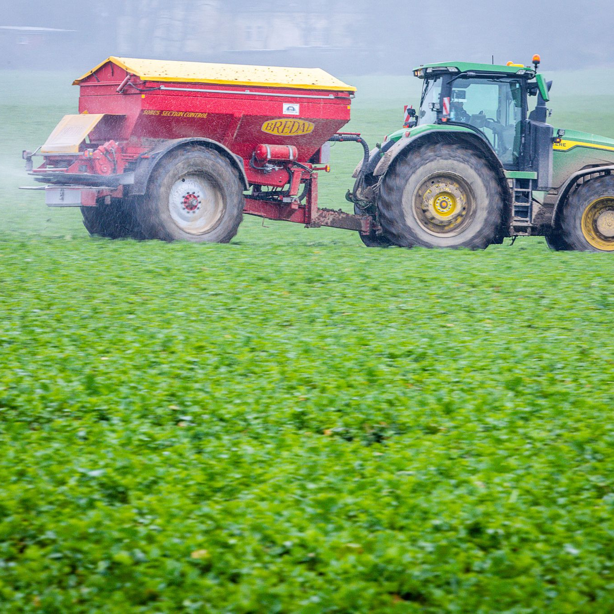 Für den Kauf von Düngemittel aus Russland dürften in der EU bald hohe Zusatzzölle fällig werden. (Symbolbild) - Foto: dpa