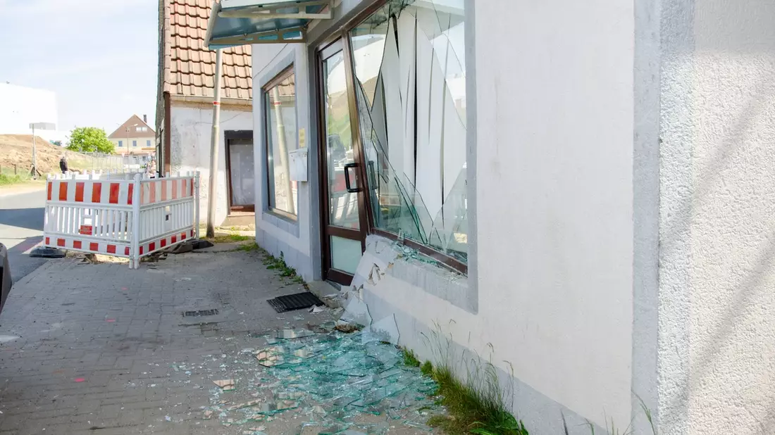 POL-DEL: Landkreis Wesermarsch: Hoher Sachschaden bei Verkehrsunfall in Lemwerder - Bild: presseportal.de