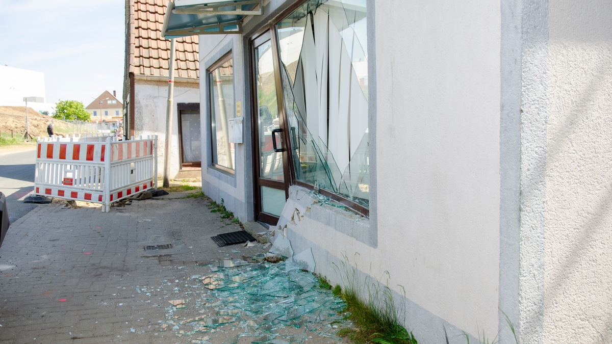 POL-DEL: Landkreis Wesermarsch: Hoher Sachschaden bei Verkehrsunfall in Lemwerder - Foto: presseportal.de