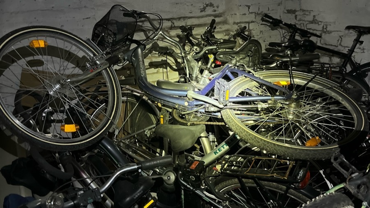 POL-E: Essen: GPS-Tracker führt erneut zum Erfolg - zahlreiche Fahrräder aus Kellerraum sichergestellt - Foto: presseportal.de
