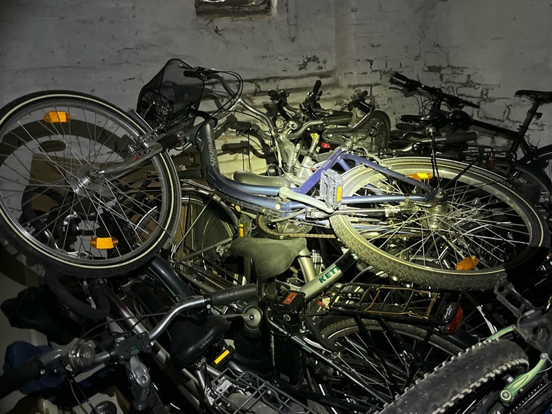 POL-E: Essen: GPS-Tracker führt erneut zum Erfolg - zahlreiche Fahrräder aus Kellerraum sichergestellt - Foto: presseportal.de