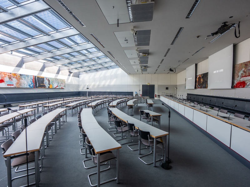 Das Streitobjekt: Sitzungssaal «3 S 001» im Reichstagsgebäude. Die SPD-Fraktion hat ihm den Namen «Otto-Wels-Saal» gegeben.  - Foto: Michael Kappeler/dpa