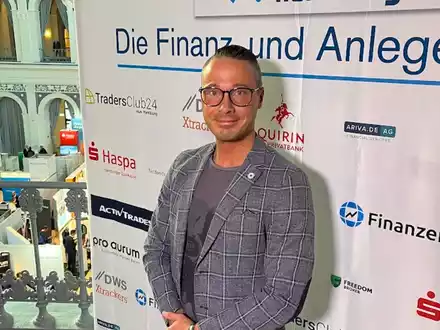 Ben. Sla. Spormann - Unternehmer, Investor, Visionär: Wie der Damask Coach Menschen, Märkte und Mentalitäten verändert - Foto: presseportal.de