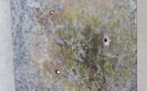 POL-NE: Polizei sucht Eigentümer von Grabsteinplatten - Foto: presseportal.de POL-NE: Polizei sucht Eigentümer von Grabsteinplatten - Foto: presseportal.de