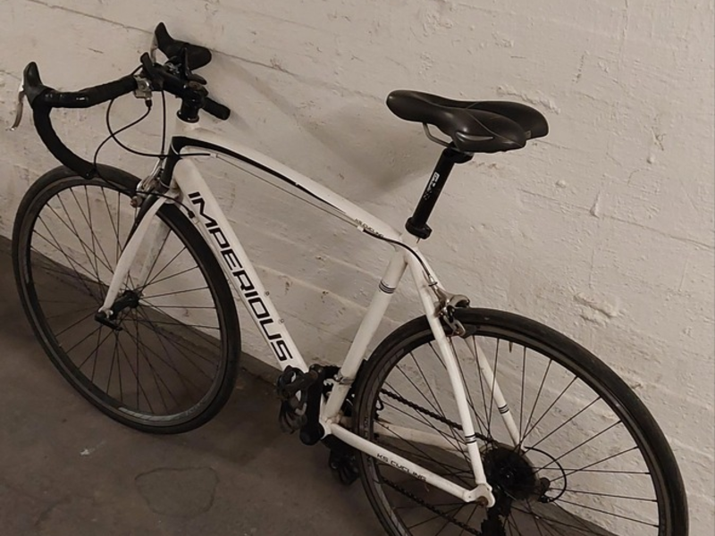 POL-HL: Lübeck - St. Gertrud / Sichergestelltes Rennrad - Eigentümer gesucht - Foto: presseportal.de