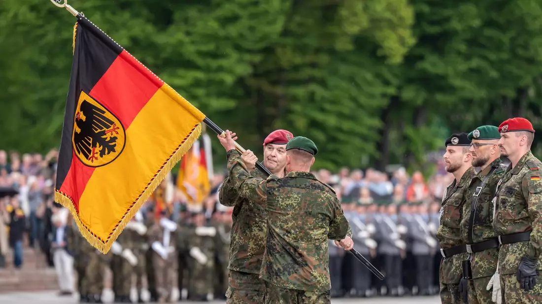 Die Panzerbrigade 45 der Bundeswehr ist dauerhaft in Litauen stationiert und soll die Ostflanke der NATO unterstützen. - Bild: Michael Kappeler/dpa