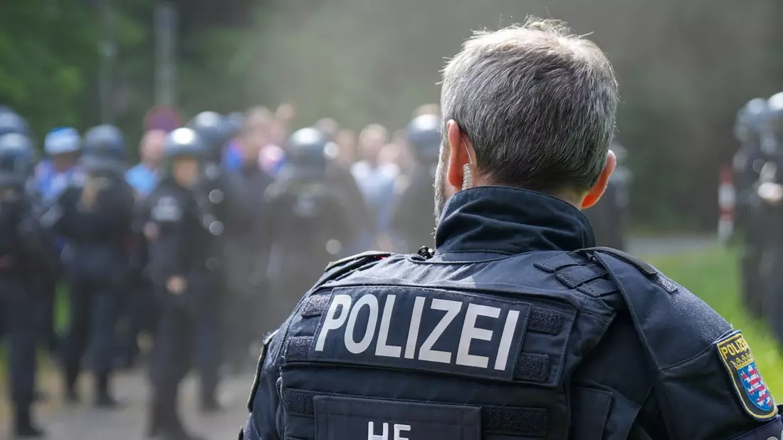 POL-DA: Darmstadt: Für den Ernstfall vorbereitet / Große Polizeiübung im Fußballstadion - Bild: presseportal.de