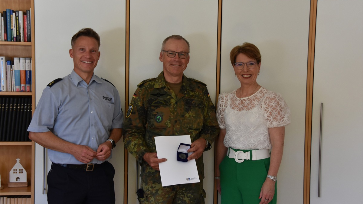 POL-MS: General Geilen verabschiedet sich von der Polizei Münster -- Polizeipräsidentin Alexandra Dorndorf dankt für gute Zusammenarbeit - Foto: presseportal.de
