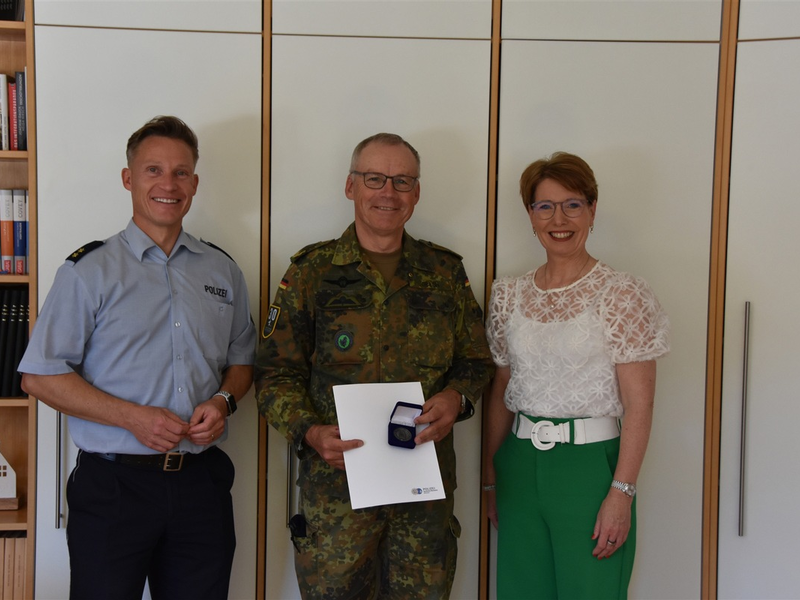 POL-MS: General Geilen verabschiedet sich von der Polizei Münster -- Polizeipräsidentin Alexandra Dorndorf dankt für gute Zusammenarbeit - Foto: presseportal.de