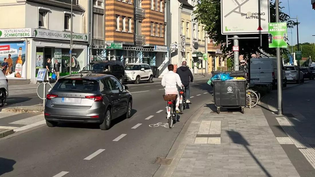 POL-ME: Sicherheit von Radfahrerinnen und Radfahrern: Polizei kontrollierte den Seitenabstand beim Überholvorgang - 2505096 - Bild: presseportal.de