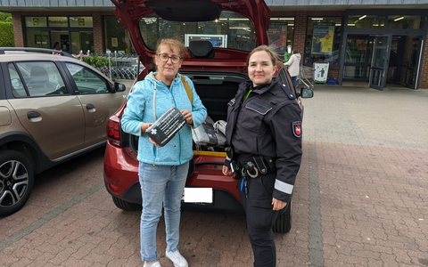 POL-CUX: Verkehrsprävention Verhalten nach einem Unfall - viele positive Gespräche (Foto im Anhang) - Foto: presseportal.de