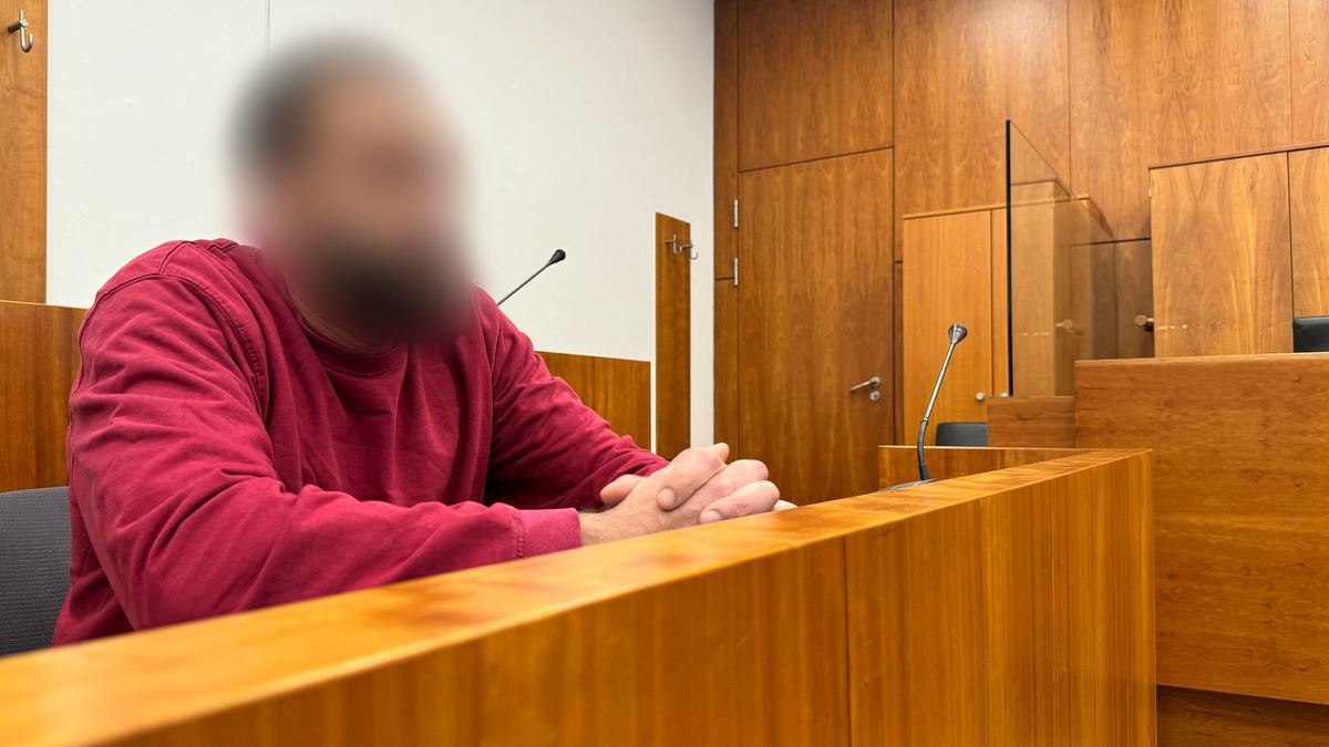 Das Gericht sah es als erwiesen an, dass der 29-Jährige seinen Mitbewohner aus Eifersucht mit zwei Axthieben heimtückisch ermordete, als dieser schlief.  - Foto: Maurice Dirker/dpa