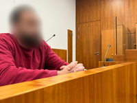 Das Gericht sah es als erwiesen an, dass der 29-Jährige seinen Mitbewohner aus Eifersucht mit zwei Axthieben heimtückisch ermordete, als dieser schlief.  - Foto: Maurice Dirker/dpa