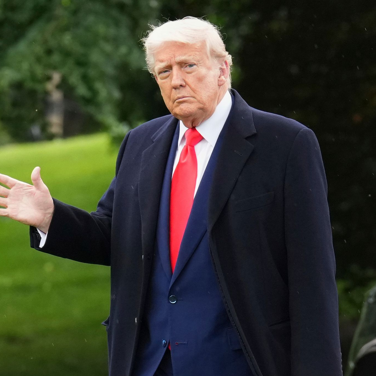 Trump macht sich auf den Weg zu seinem Krypto-Dinner. - Foto: Jacquelyn Martin/AP/dpa