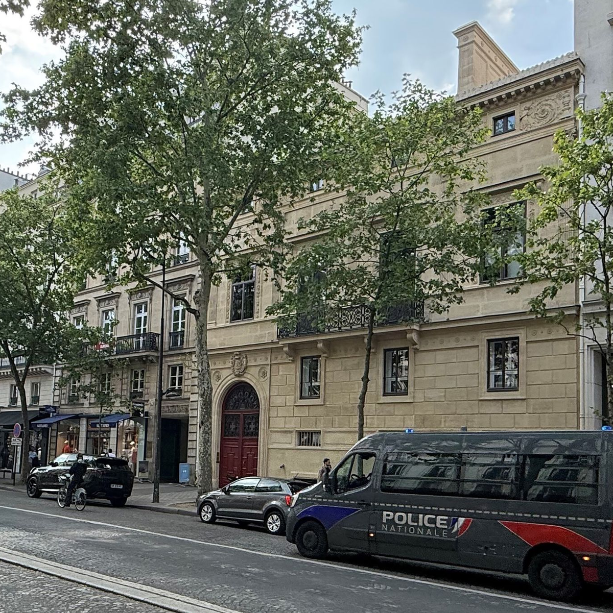 Die Täter waren damals als Polizisten verkleidet in die Luxusresidenz eingedrungen, in der Kim Kardashian sich aufhielt (Archivbild). - Foto: Michael Evers/dpa