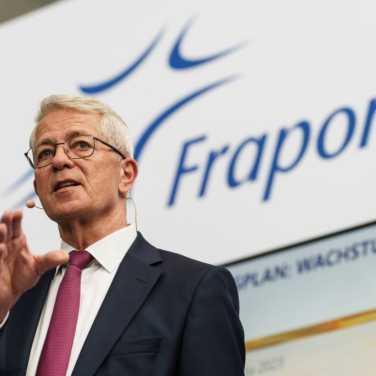 Der Frankfurter Flughafen-Chef Stefan Schulte verspricht bessere Pünktlichkeit. (Archivbild) - Foto: Andreas Arnold/dpa