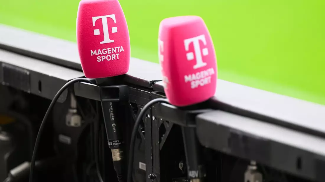 Die Telekom hat sich die TV-Rechte für die WM 2026 gesichert. - Bild: Robert Michael/dpa