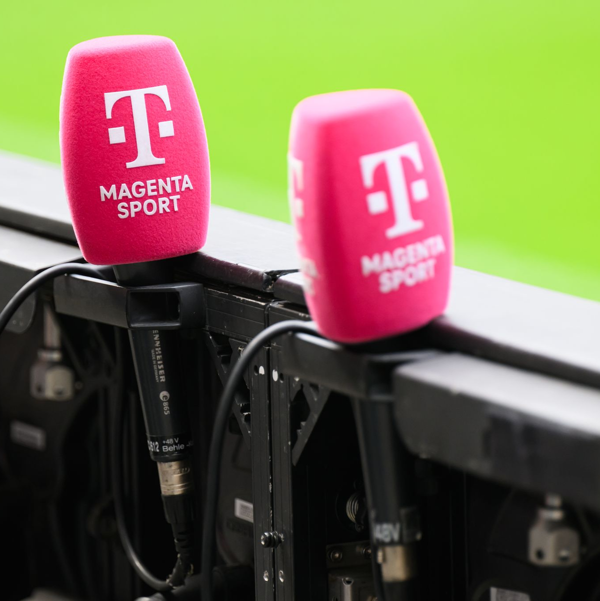 Die Telekom hat sich die TV-Rechte für die WM 2026 gesichert. - Foto: Robert Michael/dpa