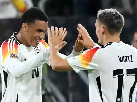 Die Spiele der Fußball-WM 2026, für die sich die DFB-Stars Jamal Musiala und Florian Wirtz qualifizieren wollen, werden bei der Telekom zu sehen sein. - Foto: Fabian Strauch/dpa