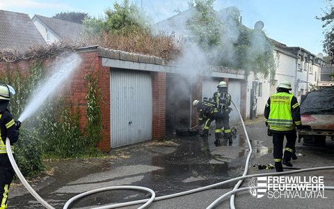 FFW Schwalmtal: Garagenbrand in Schwalmtal-Amern - Feuerwehr verhindert Brandausbreitung - Foto: presseportal.de