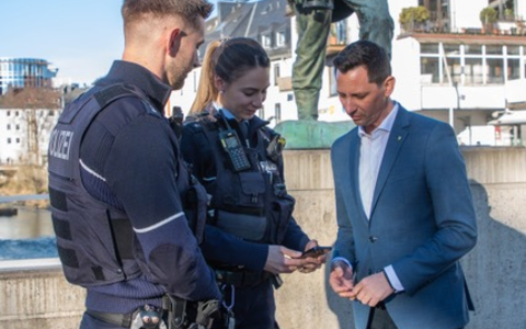 POL-SI: Positives Fazit nach vier Wochen Strategischer Fahndung - Weitere Kontrollaktion mit Bereitschaftspolizei #polsiwi - Foto: presseportal.de POL-SI: Positives Fazit nach vier Wochen Strategischer Fahndung - Weitere Kontrollaktion mit Bereitschaftspolizei #polsiwi - Foto: presseportal.de