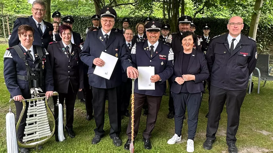 FW Kreis Soest: Siggi Wrede zum neuen Kreisstabführer ernannt / Premiere des Kreisspielmannszuges - Bild: presseportal.de