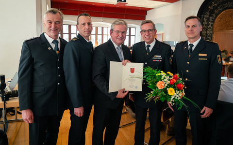 FW Paderborn: Stellvertretender Leiter der Freiwilligen Feuerwehr Paderborn für weitere Amtszeit ernannt - Foto: presseportal.de FW Paderborn: Stellvertretender Leiter der Freiwilligen Feuerwehr Paderborn für weitere Amtszeit ernannt - Foto: presseportal.de