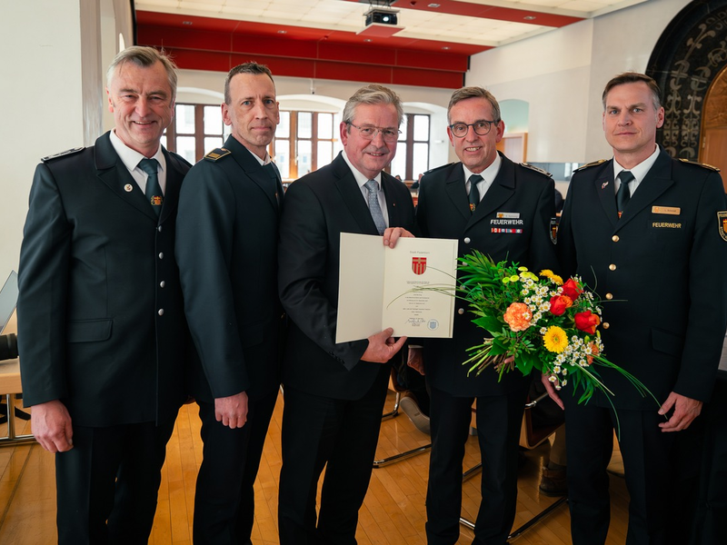 FW Paderborn: Stellvertretender Leiter der Freiwilligen Feuerwehr Paderborn für weitere Amtszeit ernannt - Foto: presseportal.de