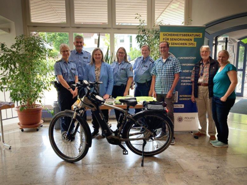 POL-OF: Fahrradcodierung und Seniorenschutz: Erfolgreiche Präventionsveranstaltung im Bürgertreff - Foto: presseportal.de