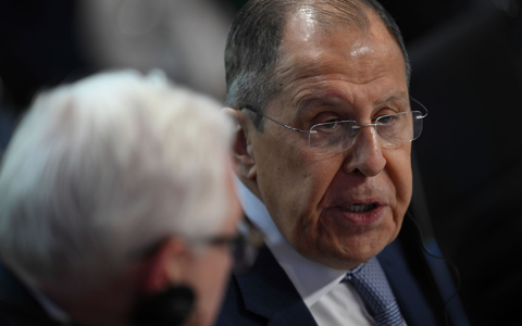 Der russische Außenminister Sergej Lawrow bezweifelt, dass der Vatikan Ort für Ukraine-Friedensverhandlungen sein kann. (Archivbild) - Foto: Mauro Pimentel/AFP Pool/dpa Der russische Außenminister Sergej Lawrow bezweifelt, dass der Vatikan Ort für Ukraine-Friedensverhandlungen sein kann. (Archivbild) - Foto: Mauro Pimentel/AFP Pool/dpa