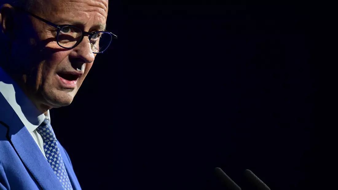 Hat Bundeskanzler Merz weniger Vertrauen in Frauen? «Davon gehe ich nicht aus», sagt sein Sprecher. (Archivbild) - Bild: Sebastian Christoph Gollnow/dpa