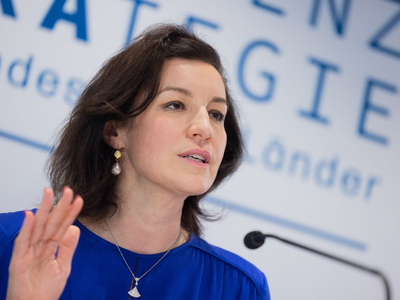 Forschungsministerin Dorothee Bär nennt die neuen Vorgaben für Harvard «fatal». (Archivbild) - Foto: Rolf Vennenbernd/dpa