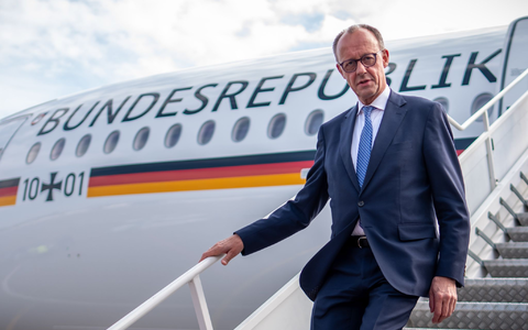 Bundeskanzler Friedrich Merz hat in seinem Stab und in seinem Kabinett mehr Männer als Frauen. (Archivbild) - Foto: Michael Kappeler/dpa