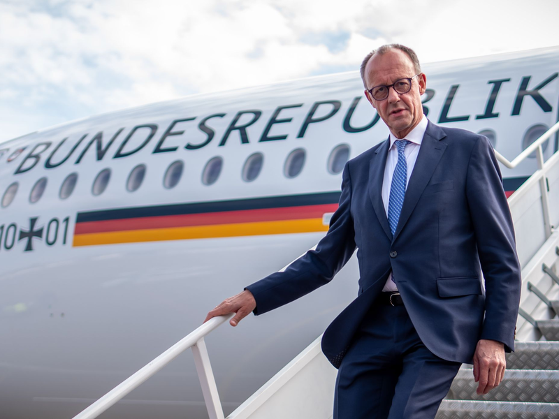Bundeskanzler Friedrich Merz hat in seinem Stab und in seinem Kabinett mehr Männer als Frauen. (Archivbild) - Foto: Michael Kappeler/dpa