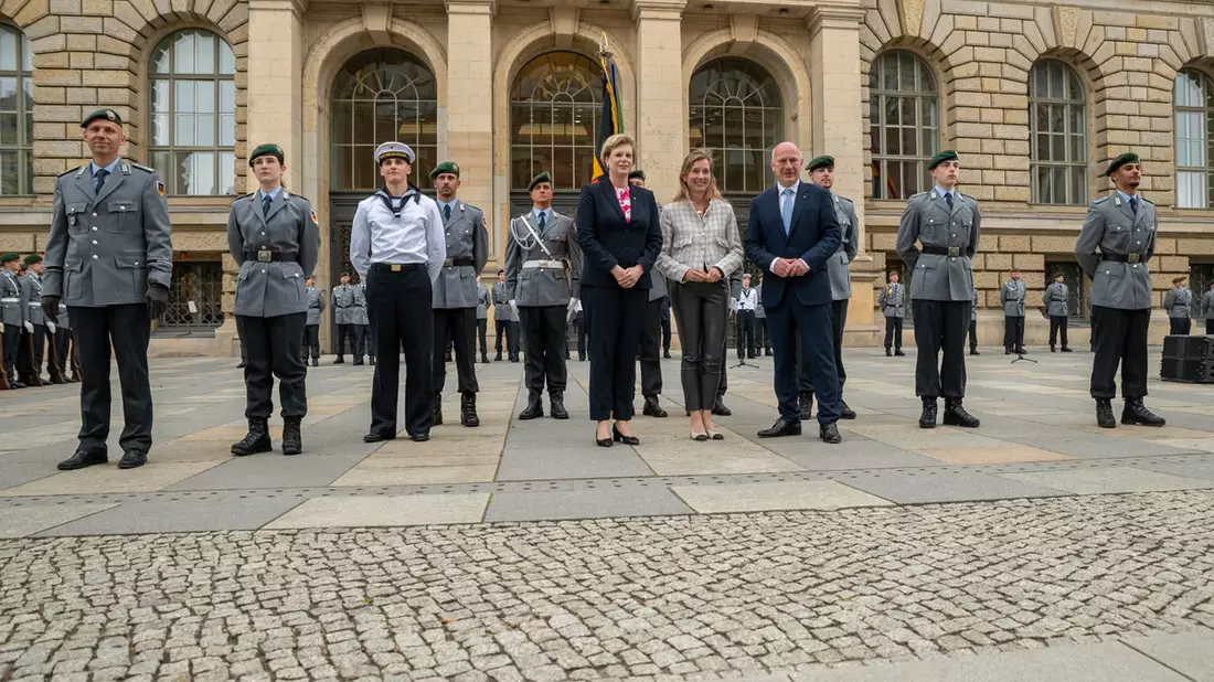Feierliches Gelöbnis der Bundeswehr vor dem Abgeordnetenhaus von Berlin - Bild: presseportal.de